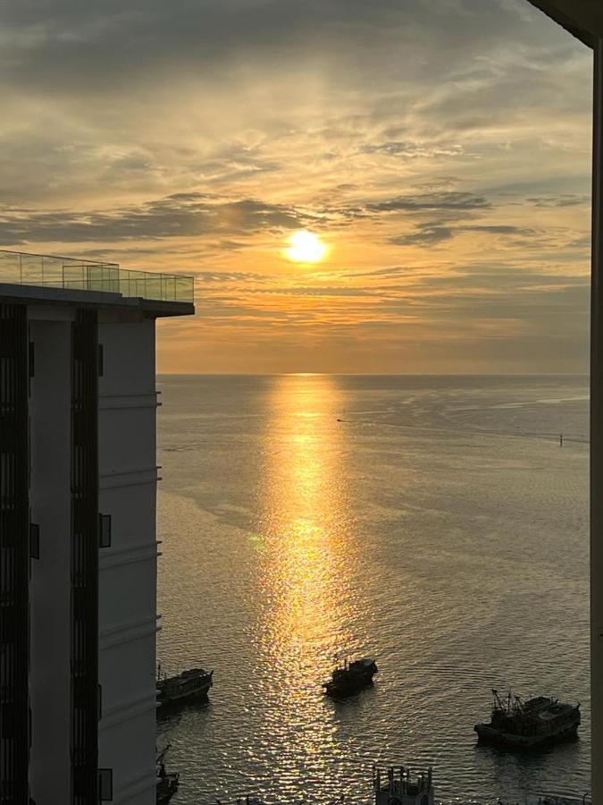 Kota Kinabalu City Centre @ The Shore By Casa Yolo Luaran gambar